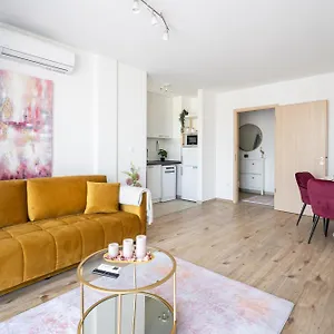 Need In Bp - Garage, Terraces, Aircon Apartament Budapesta